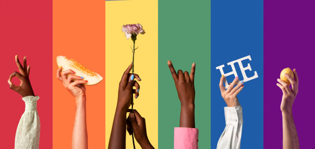 Diversidade sexual racial e de expressão em um fundo com as cores do arco iris e mãos de várias etnias